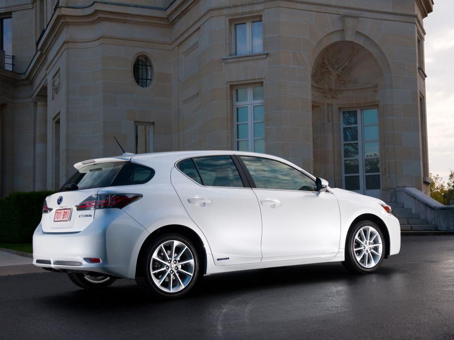  Lexus CT200h 2010 года  (US) (фото 6 из 30)